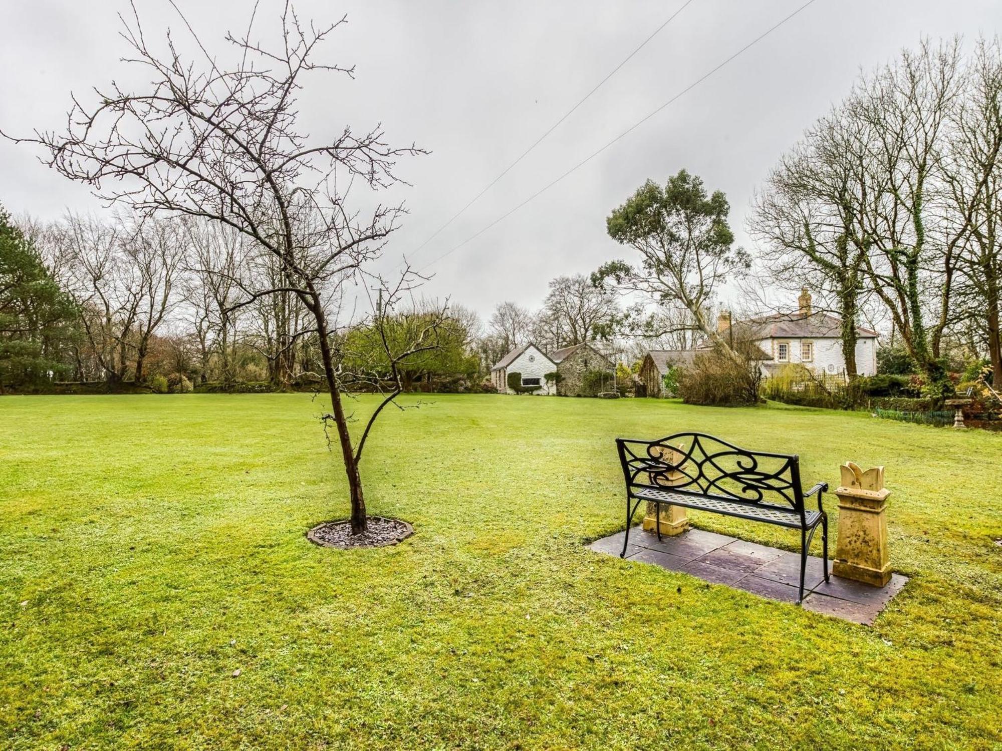 Secluded Holiday Home In Ceredigion With Garden Pennant  Экстерьер фото